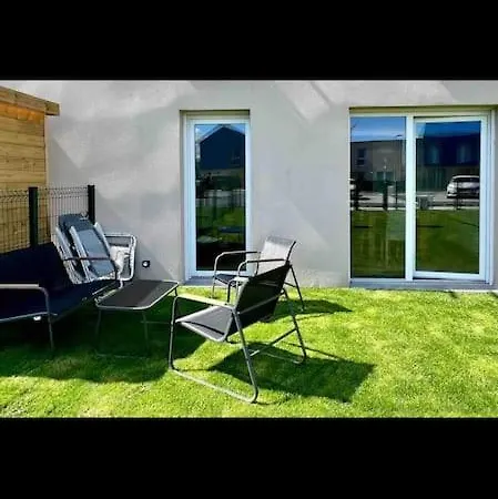 La Maison Bleue, Jardin & 300m Nyaraló